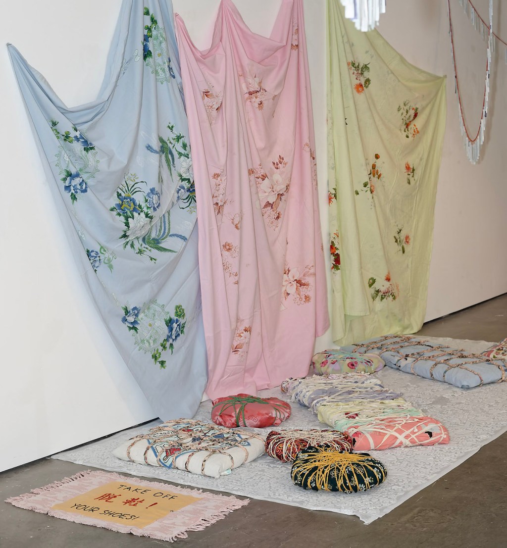 tuo xie zuo xia&nbsp;lai